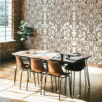 Tapet personalizat cu model floral elegant in tonuri crem si maro