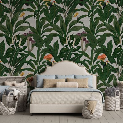 Tapet tropical cu frunze luxuriante, flori delicate și păsări exotice