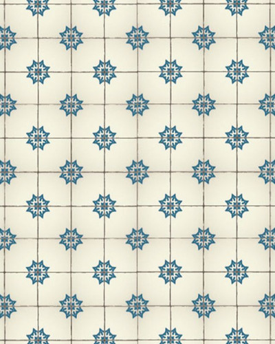 Tapet cu model de dale vintage, cu motive geometrice albastre pe un fundal alb crem.