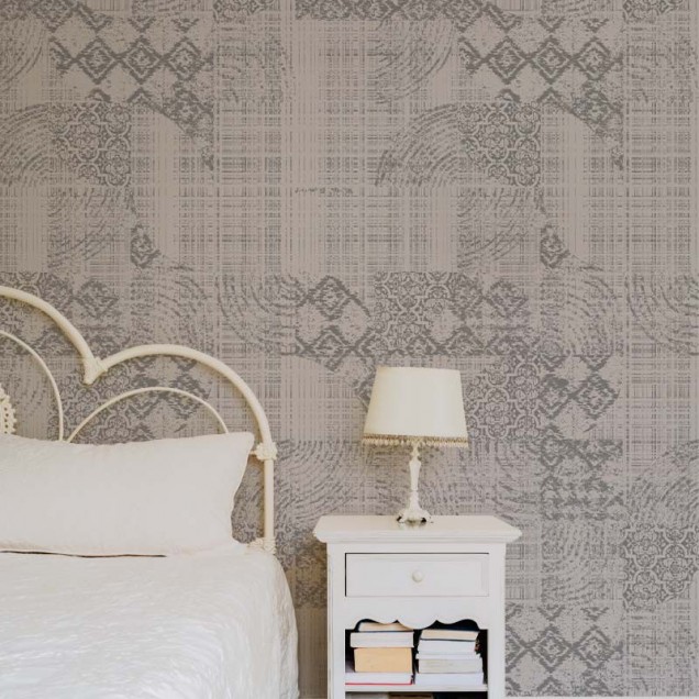 Tapet cu design vintage inspirat de covoare vechi, perfect pentru a crea o atmosferă caldă și primitoare.
