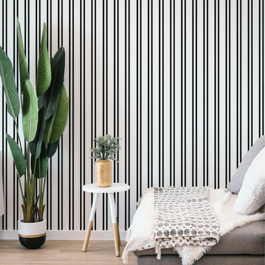 Tapet cu dungi negre și albe, design modern și elegant, perfect pentru dormitor, sufragerie sau birou.