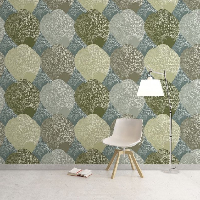 Tapet cu model floral elegant in nuante de verde, albastru si bej