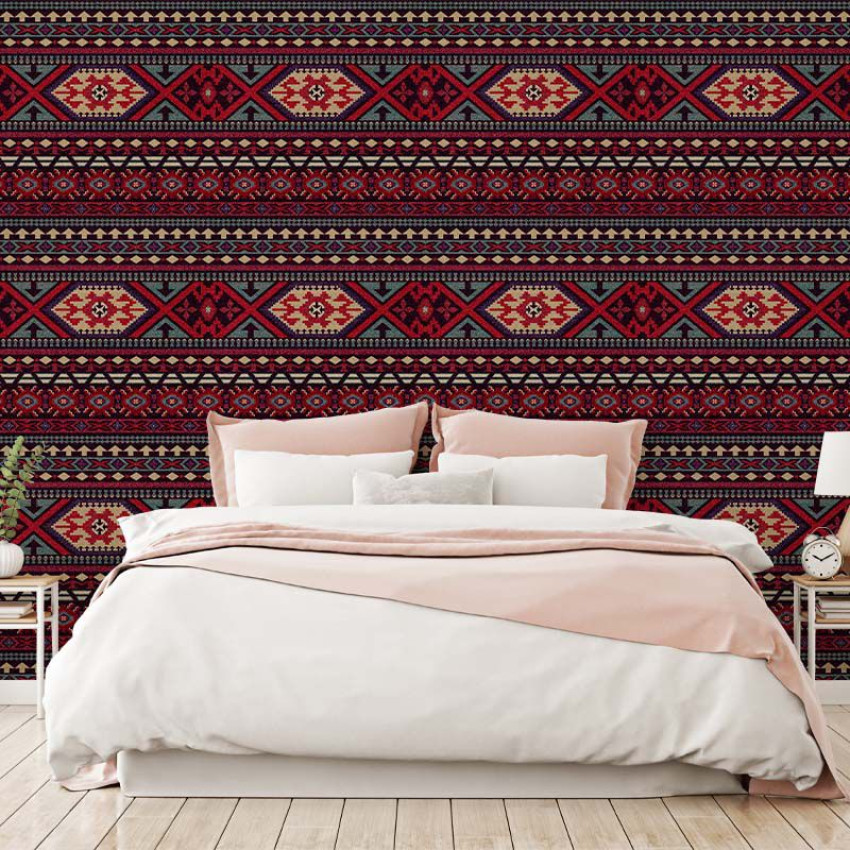 Tapet geometric vibrant, inspirat de motive tradiționale.
