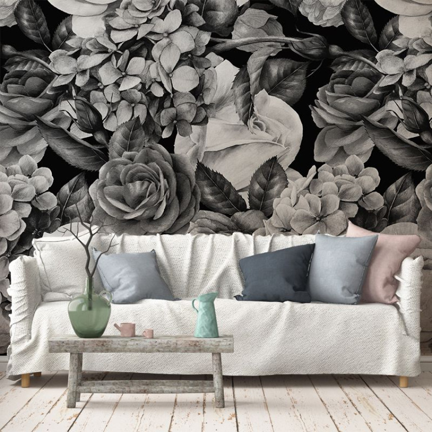 Tapet floral modern în nuanțe de gri și negru, cu flori delicate de trandafiri și hortensie.