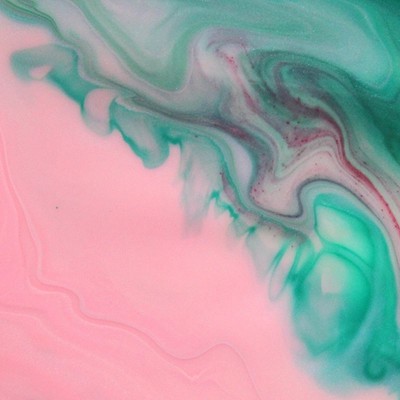Green contrast tapet cu design abstract, nuante de verde, roz si violet.