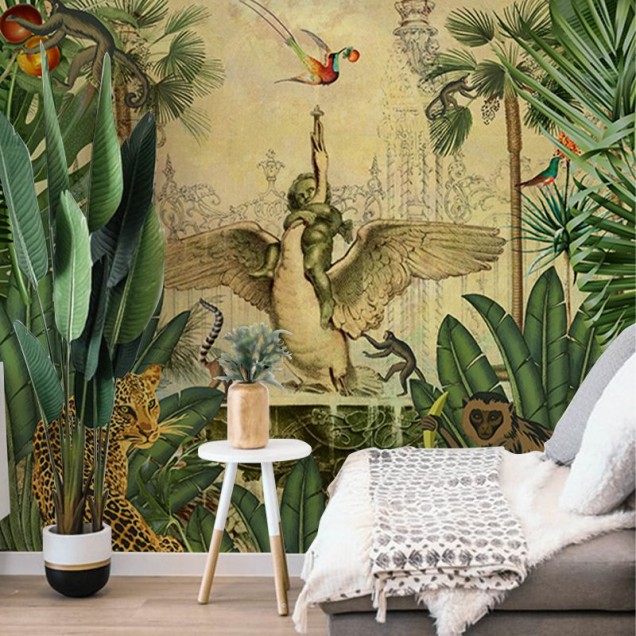 Tapet cu design exotic cu un copac cu aripi, înconjurat de animale sălbatice.