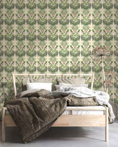 Tapet floral modern Light Crown of Greens cu nuanțe de verde și roz, perfect pentru decorarea dormitorului, livingului sau biroului.