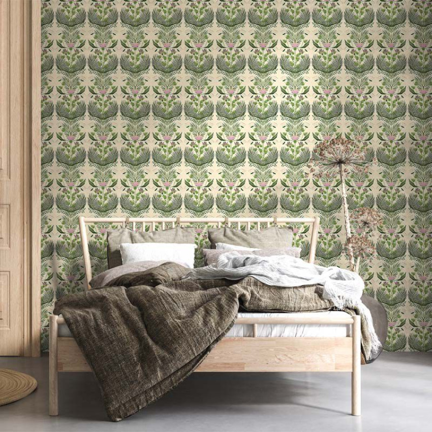Tapet floral modern Light Crown of Greens cu nuanțe de verde și roz, perfect pentru decorarea dormitorului, livingului sau biroului.