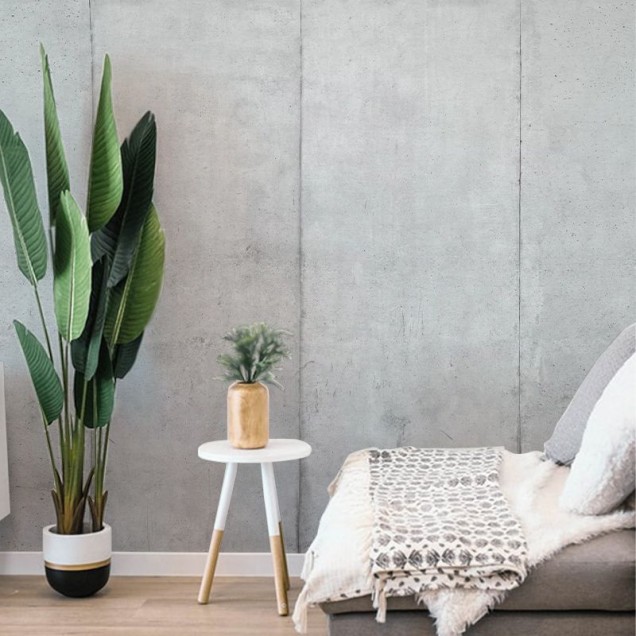 Tapet cu blocuri de beton, design modern și minimalist, cu o canapea gri în prim plan.