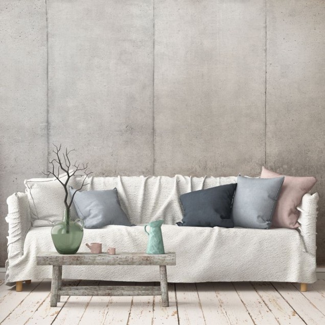 Tapet cu blocuri de beton, design modern și minimalist, cu o canapea gri în prim plan.