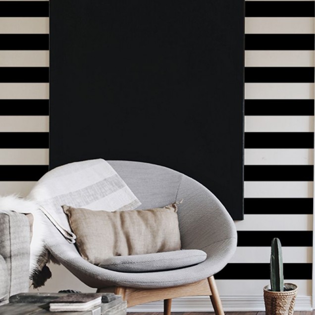 Tapet cu dungi groase, negru și alb, decor modern minimalist