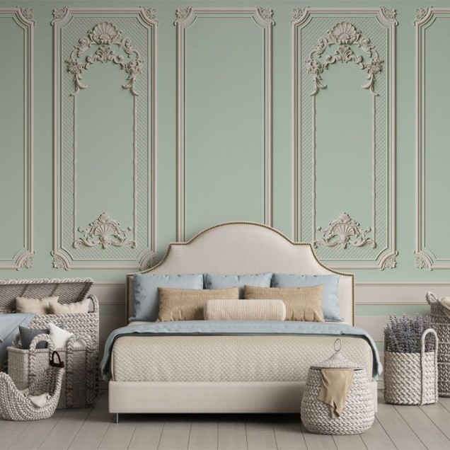 Tapet cu design clasic elegant, cu panouri decorative de inspirație franceză, bază verde deschis și detalii albe delicate.