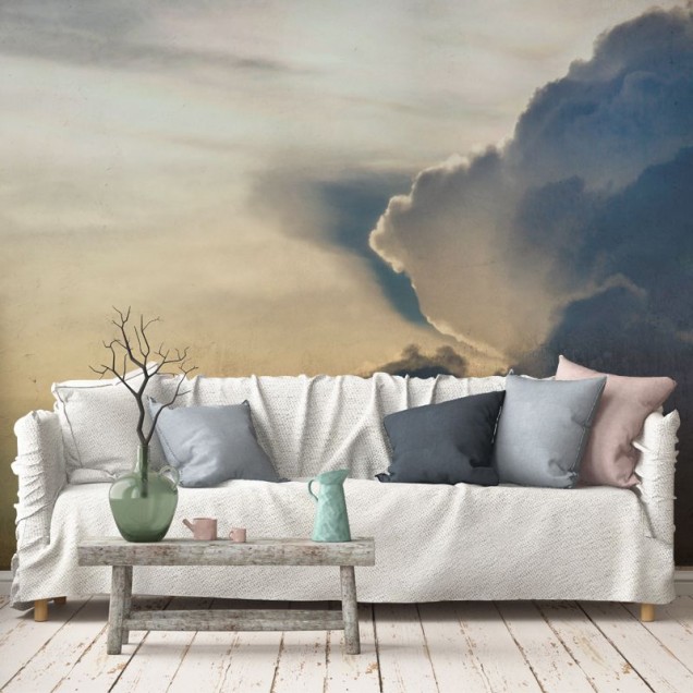 Tapet Dark Clouds cu un design abstract cu nori în nuanțe de albastru, gri și alb. Tapetul este perfect pentru dormitor sau living, creând o atmosferă relaxantă.