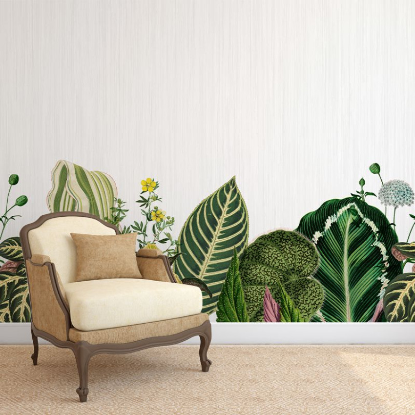 Tapet cu design botanic, cu frunze luxuriante și flori delicate, pe un fundal alb.