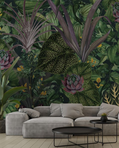 Tapet cu design tropical, cu frunze luxuriante și flori vibrante.