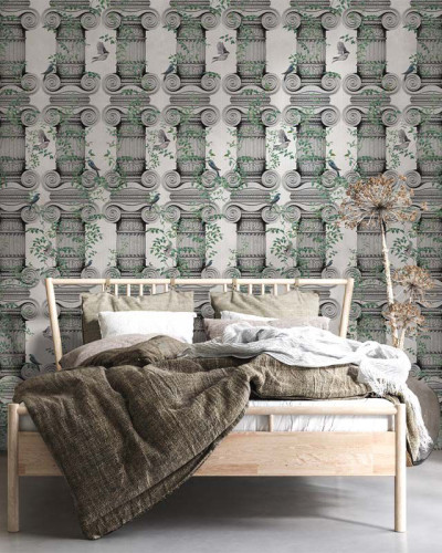 Tapet Timeless Beauty cu coloane antice și viță de vie, perfect pentru un design clasic elegant.