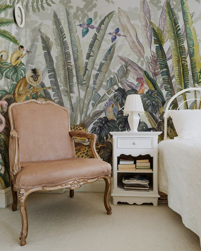 Tapet Wonderland Jungle, cu design de junglă tropicală, cu palmieri, păsări tropicale și maimuțe