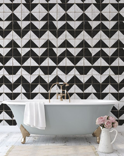 Tapet geometric cu triunghiuri alb-negru, perfect pentru baie