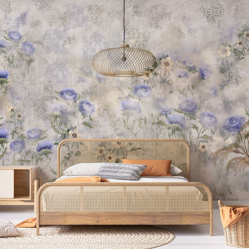 Tapet floral cu buchet de carline indigo într-un dormitor elegant