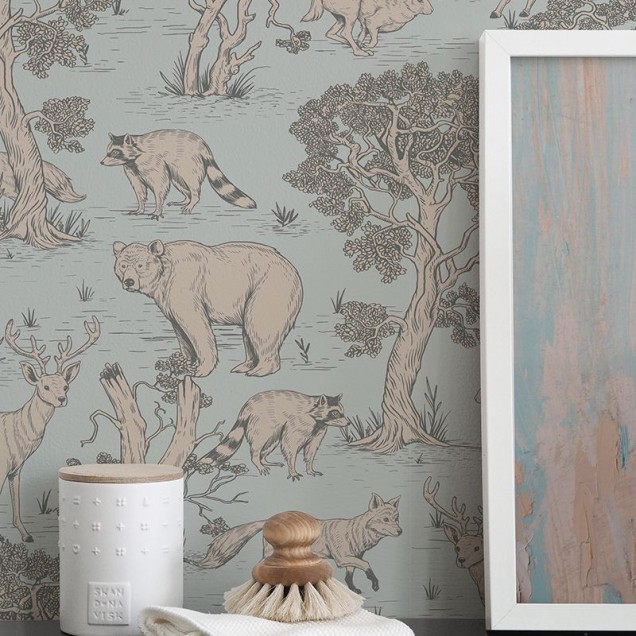 Tapet cu animale din pădure, design delicat, culori subtile, perfect pentru a crea un ambient relaxant și elegant.