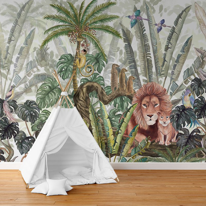 Tapet cu jungle luxuriantă, lei, maimuțe, păsări exotice și plante tropicale.
