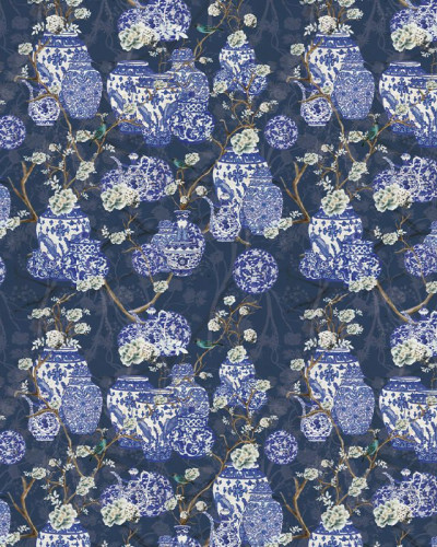 Tapet cu design floral asiatic, în nuanțe delicate de albastru și gri, cu vaze chinezești decorate cu flori și păsări