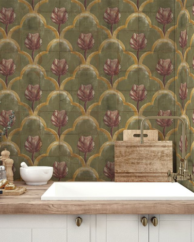 Tapet floral cu design Paisley in nuante de verde si rosu