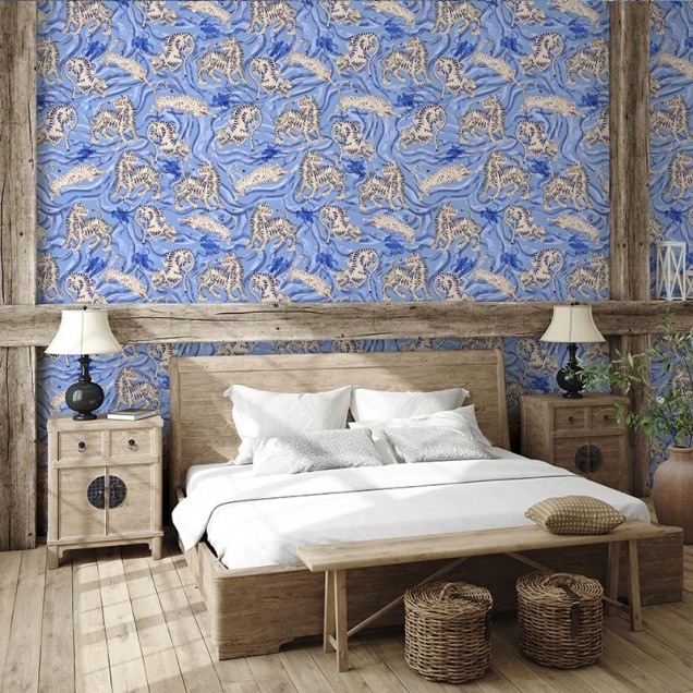 Tapet Waghoba Cornflower, cu tigri albi pe un fundal albastru vibrant