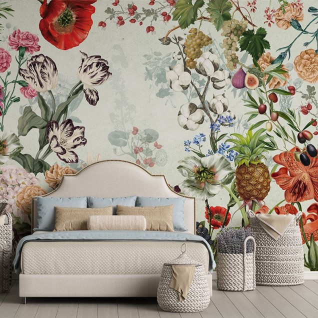 Tapet floral vibrant cu flori diverse, perfect pentru un decor modern și elegant.