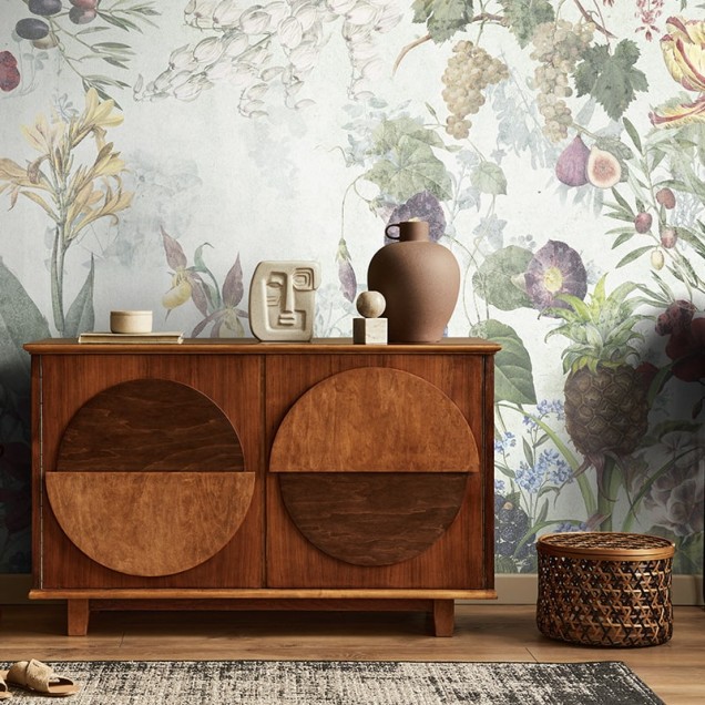 Tapet floral cu nuanțe de verde elegant, cu flori și frunze detaliate, perfect pentru un dormitor modern.