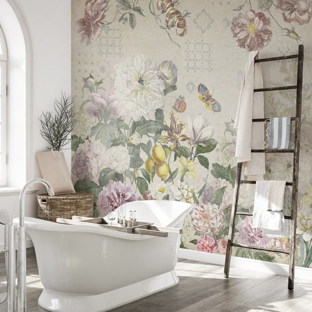 Tapet floral cu motive delicate și fluturi, perfect pentru dormitoare, livinguri sau holuri.