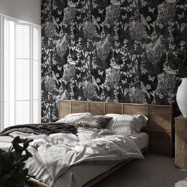 Tapet Majestic Memoir In Black cu un design elegant și modern, ideal pentru a adăuga o notă de rafinament spațiului tău.