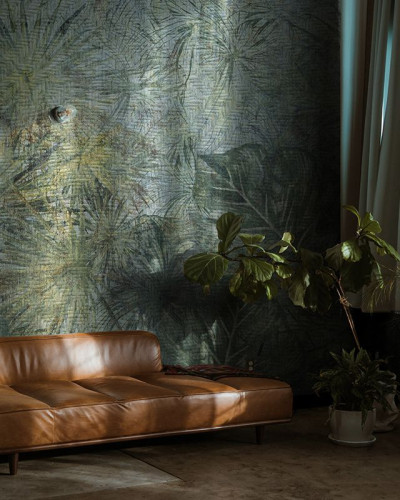 Tapet cu design modern, Halcyon Misty Teal, cu nuanțe de verde și albastru, perfect pentru a crea o atmosferă relaxantă.