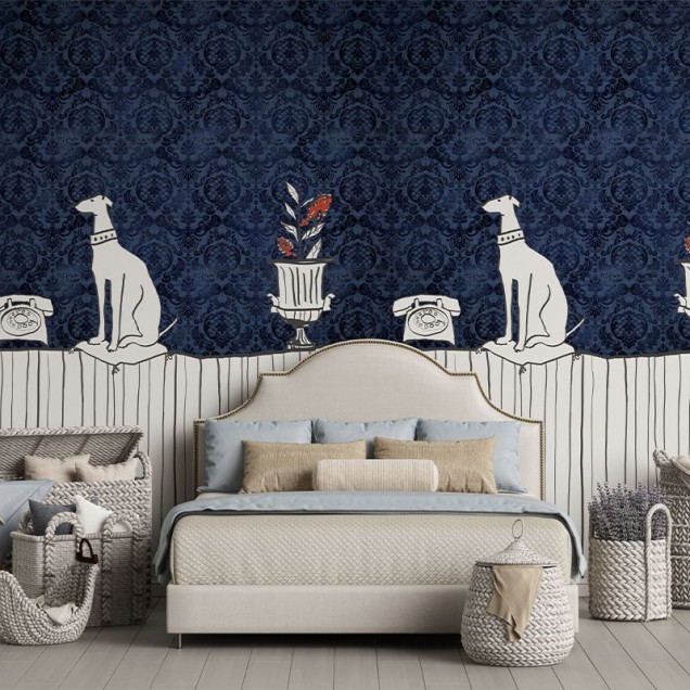 Tapet cu design artistic, inspirat din lumea artistica, ilustrând un câine elegant și detalii subtile.