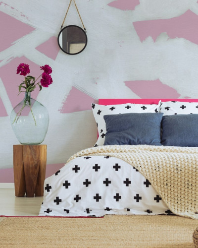 Wallpaper cu dungi roz delicate, design minimalist perfect pentru dormitor