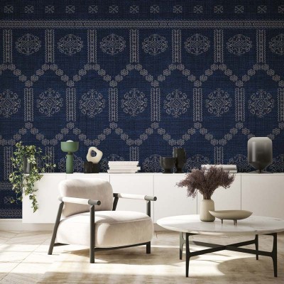 Tapet cu model geometric elegant în nuanțe de albastru deschis pe fond bleumarin.