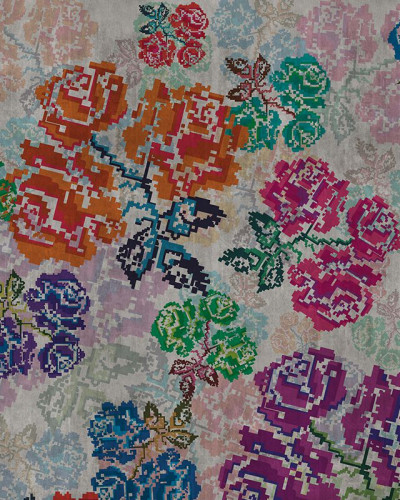 Tapet cu design floral inspirat din broderia tradițională românească.