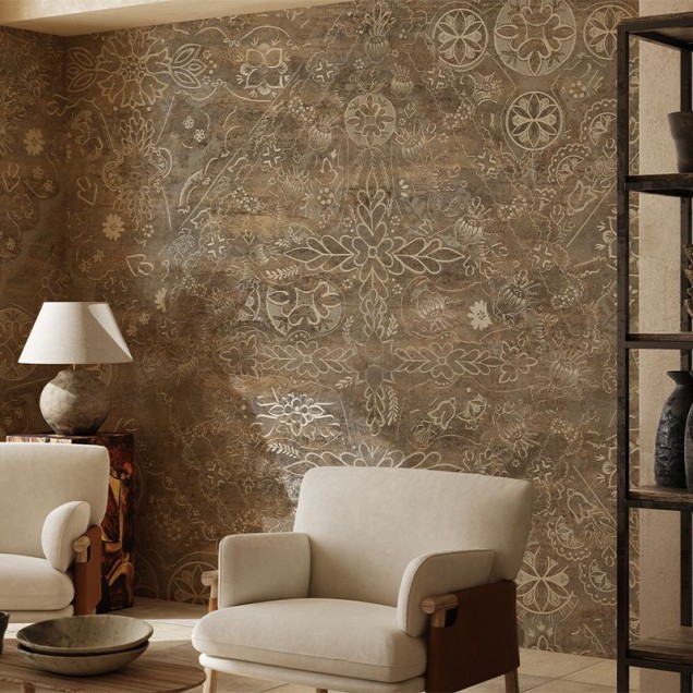 Wallpaper cu un design abstract elegant, ce imita o textura de beton, cu desenele albe delicate pe un fundal gri-maro.