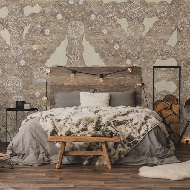 Tapet cu model elegant de dantelă și textura rustică a lemnului