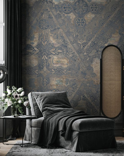 Tapet cu aspect antichizat, design floral complex, nuanțe de albastru și ruginiu