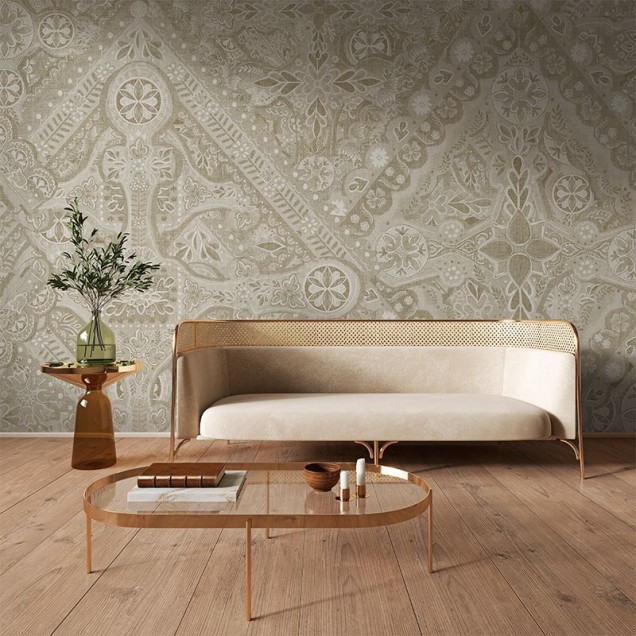Tapet cu design floral delicat, cu motive tradiționale, culori neutre, perfect pentru interioare moderne.