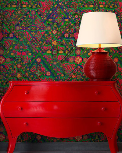 Tapet cu design floral si geometric, in culori vibrante, ideal pentru decorarea livingului, dormitorului sau bucatariei.