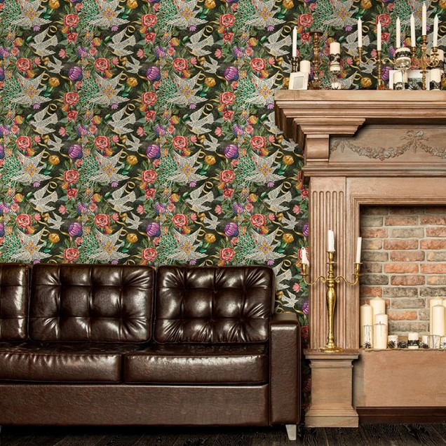 Tapet cu un design floral cu păsări albe și flori vibrante, perfect pentru a adăuga o notă de culoare și de rafinament oricărei camere.