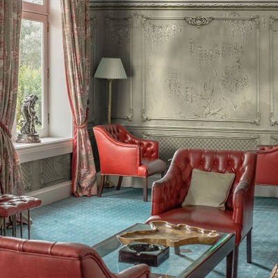 Tapet elegant cu design de viță-de-vie într-un interior clasic