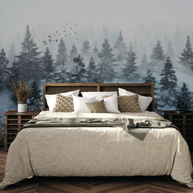 Tapet cu design modern, inspirat din pădure, cu copaci acoperiți de ceață, potrivit pentru living, dormitor sau birou.