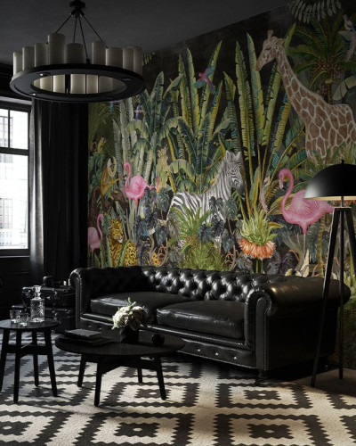 Tapet Jungleful (dark) cu design exotic - flamingo roz, zebra elegant și fundal întunecat.