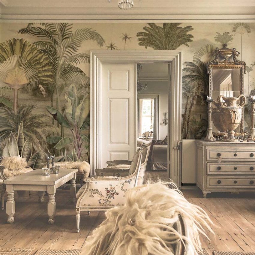 Tapet Cythera cu design exotic, cu palmieri impunatori, in culori neutre, perfect pentru living, dormitor sau baie.