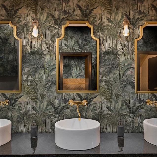 Tapet Cythera cu design exotic, cu palmieri impunatori, in culori neutre, perfect pentru living, dormitor sau baie.