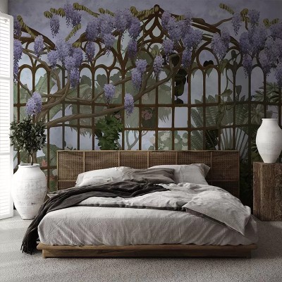 Tapet floral cu glicină și o structură metalică. Perfect pentru dormitor sau living.