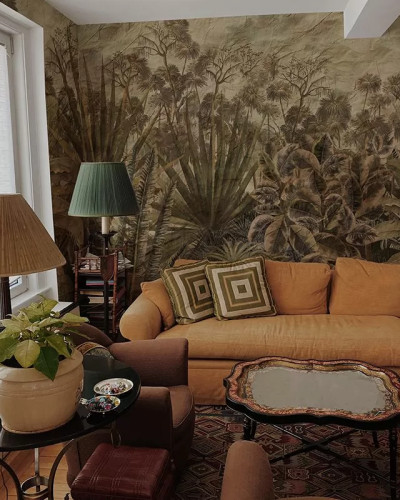 Tapet cu design artistic cu o textura fina si o imprimare clara, perfect pentru a crea un perete statement in living, dormitor sau birou.